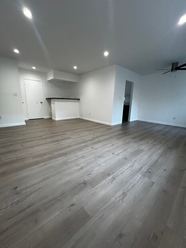 Sala de estar - 649 Westbourne Dr