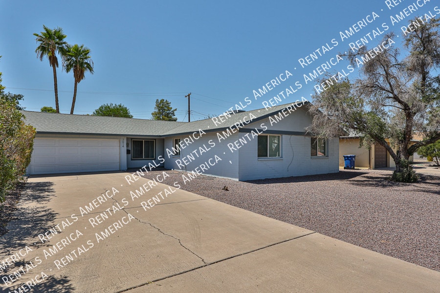 Primary Photo - 3614 S Newberry Rd