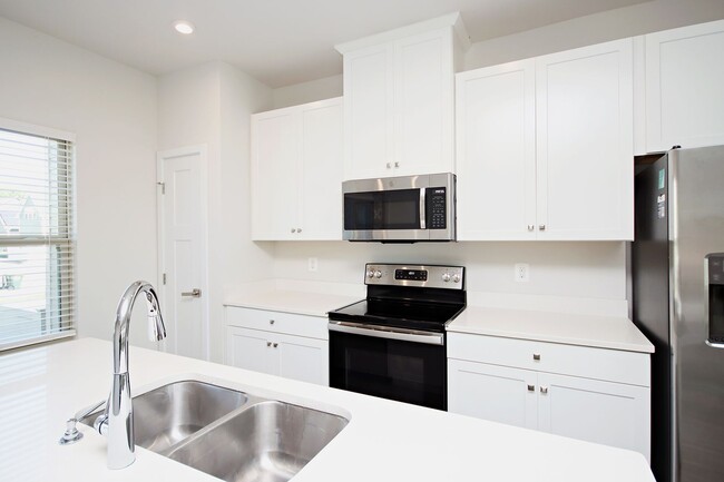 Foto del edificio - Pet Friendly Rivanna Village Townhome (Lea...