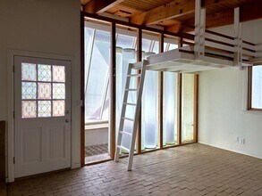 Building Photo - 317 Cornell Dr SE