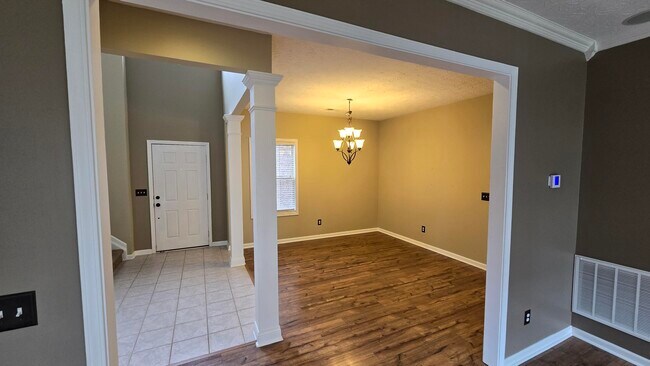 Foto del edificio - 716 Rosslyns Dale