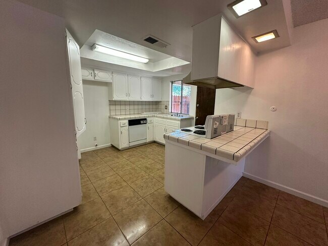 Foto del edificio - 1711 E Paradise Ave