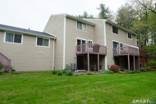 Foto del edificio - 17 Wiggins Farm Dr