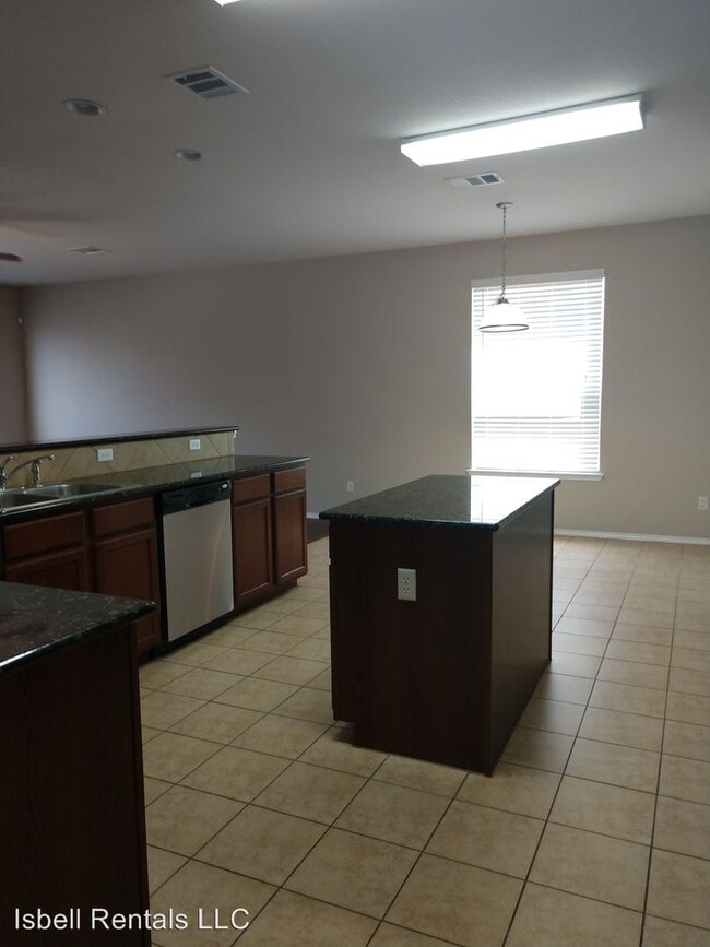 Building Photo - 6 br, 3.5 bath House - 2505 Laguna Dr