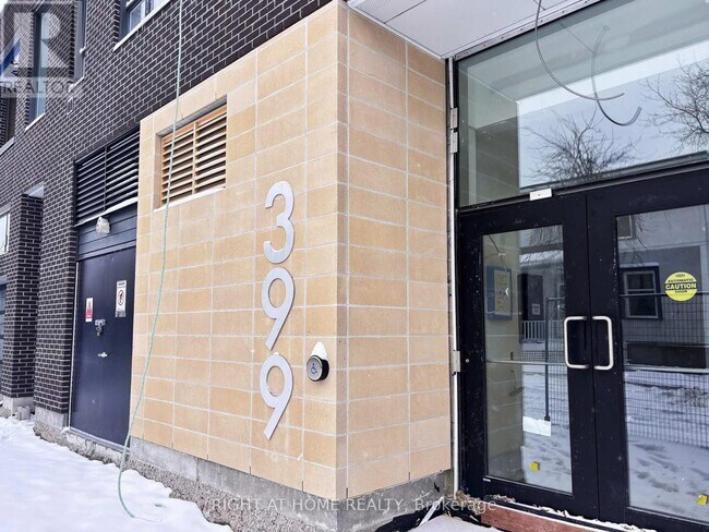Photo du bâtiment - 399-399 Winston Ave