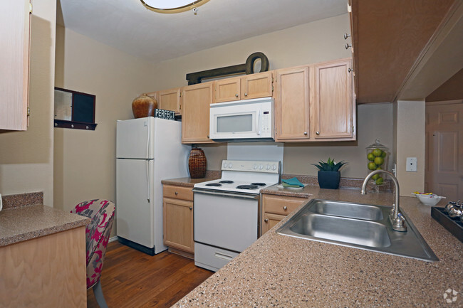 952sf_Two Bedroom_Kitchen - San Marin