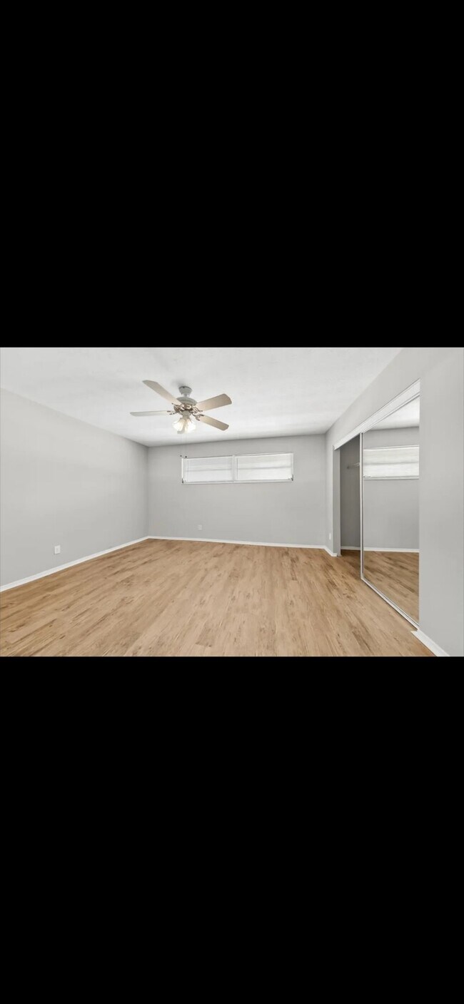 Foto del edificio - 4635 Waverly Ln