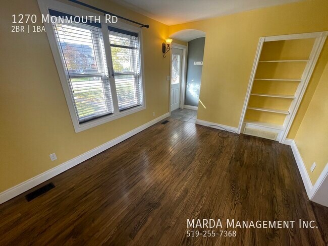 Photo du bâtiment - COZY & SPACIOUS 2 BED / 1 BATH UNIT IN WAL...