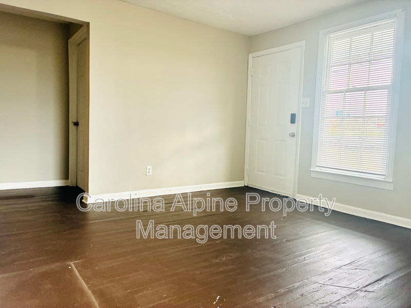 Primary Photo - 208 Royster Ave