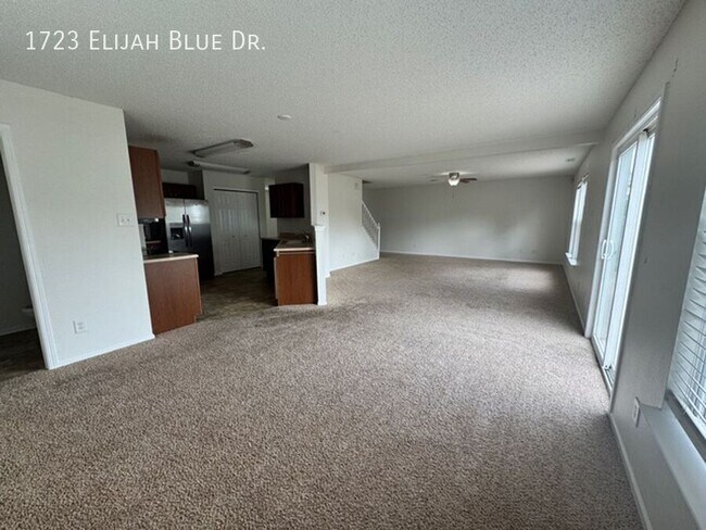 Foto del edificio - 1723 Elijah Blue Dr