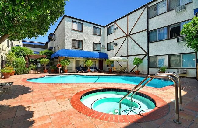 Foto del edificio - 18530 Hatteras St