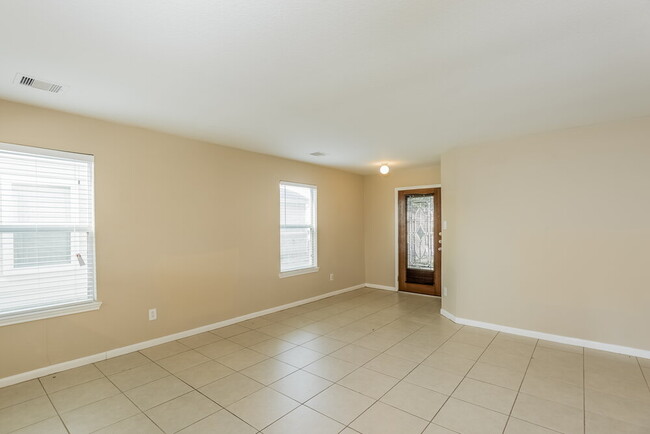 Foto del edificio - 9526 Yearling Branch Dr