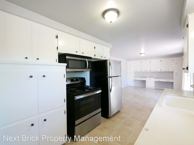 Building Photo - 5 br, 2.5 bath House - 11039 Se 9th St