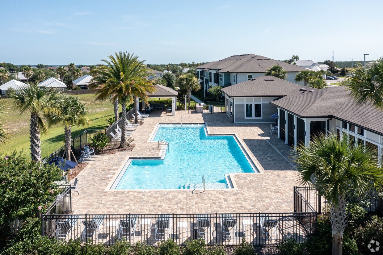 Piscina - Atwater Apartments