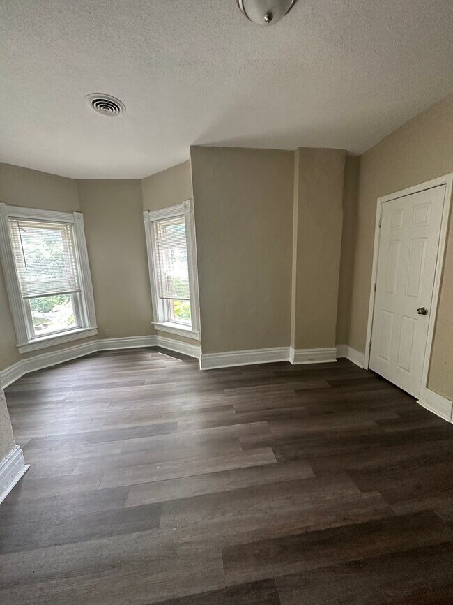 Foto del edificio - 814 Elmwood Ave