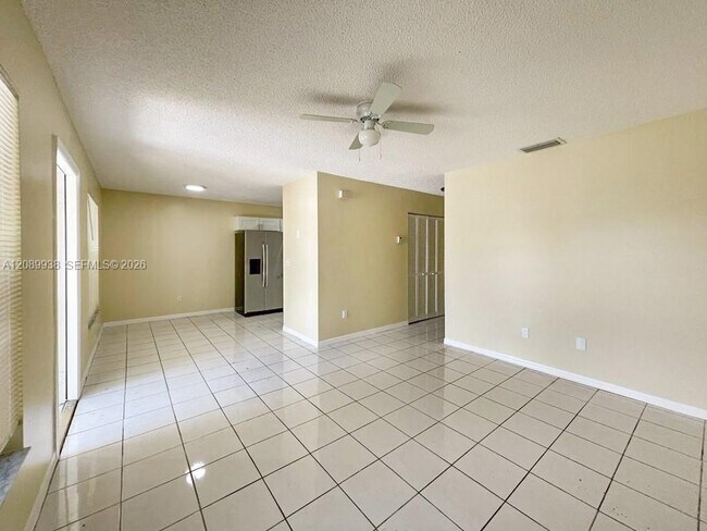 Foto del edificio - 873 SW 10th St