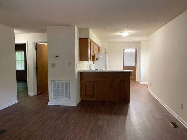 Foto del edificio - 2401 Sawmill Rd