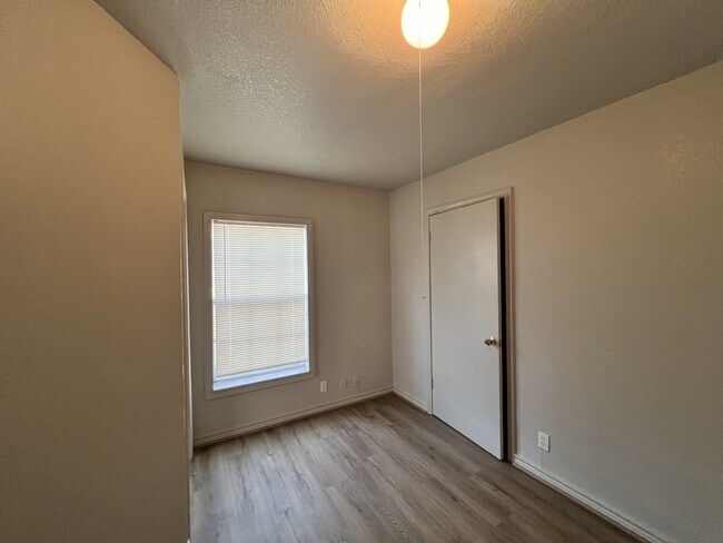 Foto del edificio - 409 W Avenue H