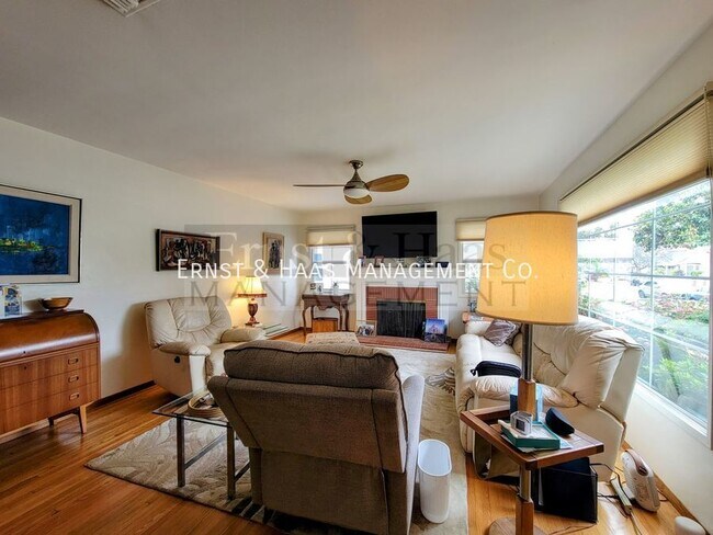 Building Photo - Exquisite 5 Bedroom Home in Prime Alamitos...