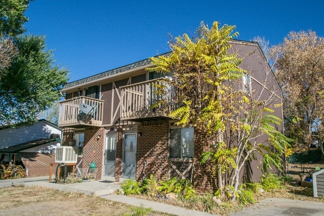 Building Photo - $1,695.95 - 2 Bed, 1 Bath Townhome In Denver with In Unit Laundry!