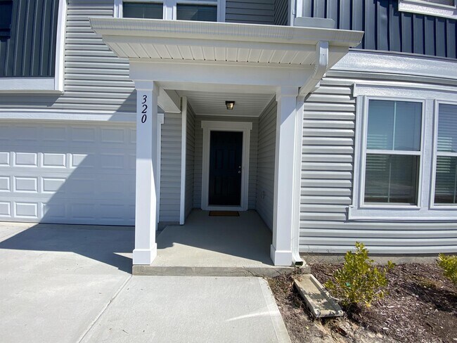 Foto del edificio - 320 Hallow Oak St