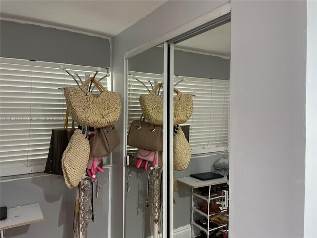 Foto del edificio - 9260 SW 164th St