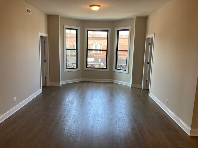 Foto del edificio - 3409 W Fullerton Ave