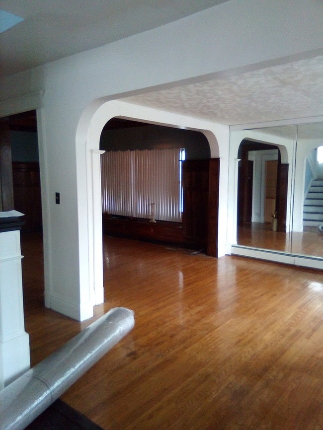 Building Photo - 254 Dewey Ave