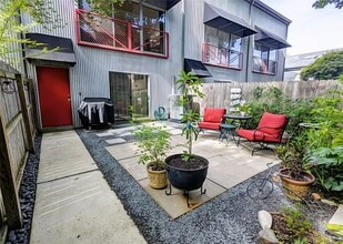 Building Photo - 5235 Blossom St