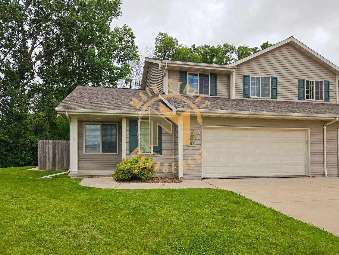 Primary Photo - 3 Bed 2 Bath Duplex