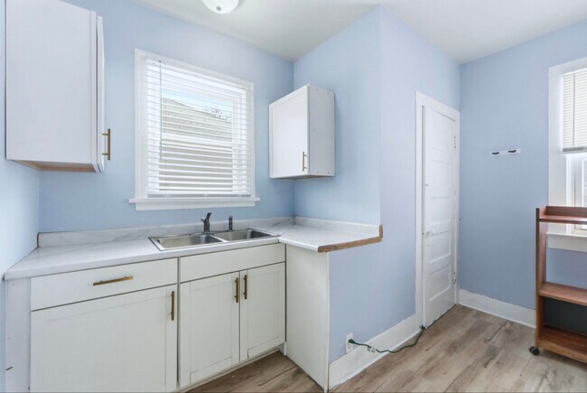 Foto del edificio - 1629 Sherman Blvd