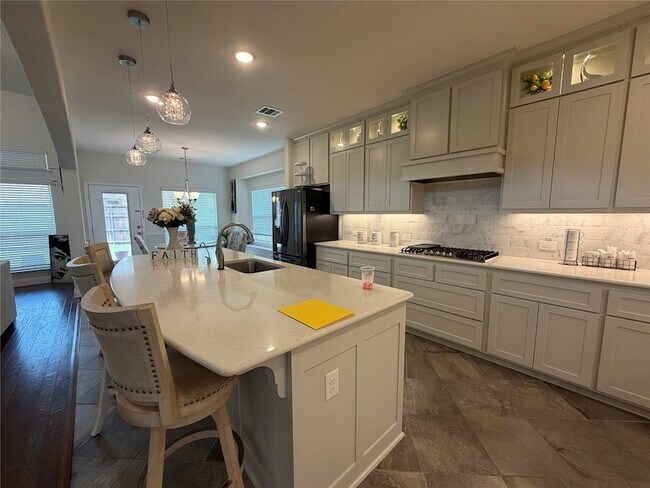 Building Photo - 9840 El Colina Dr