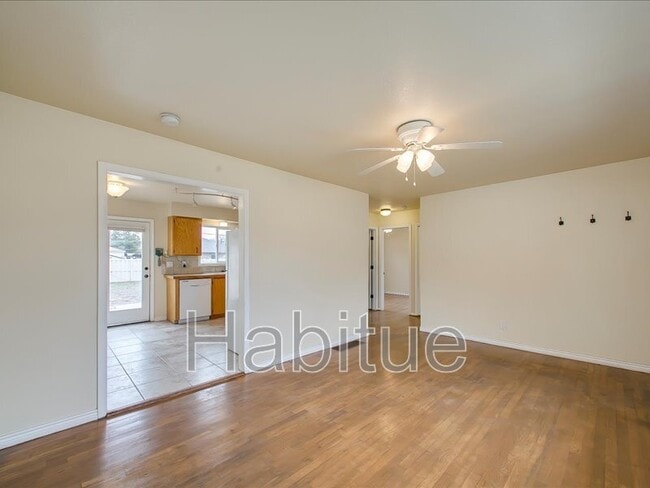 Building Photo - 4919 W Wylie Ln