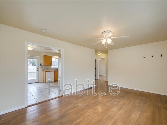 Foto del edificio - 4919 W Wylie Ln