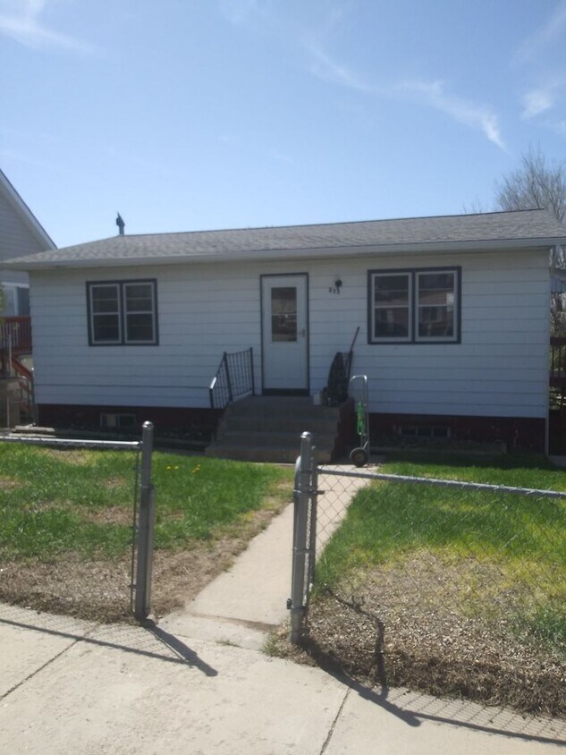 Primary Photo - r211LBP