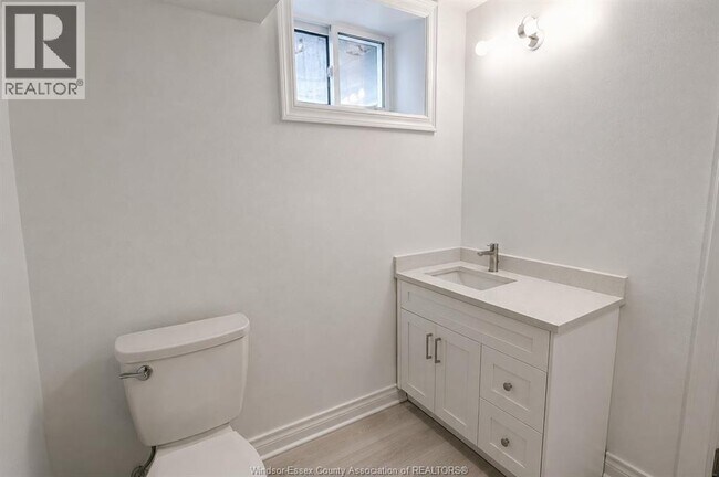 Photo du bâtiment - 1228 Dougall Ave