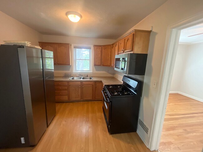 Foto del edificio - 3BR Duplex Midtown- June 1 move-in