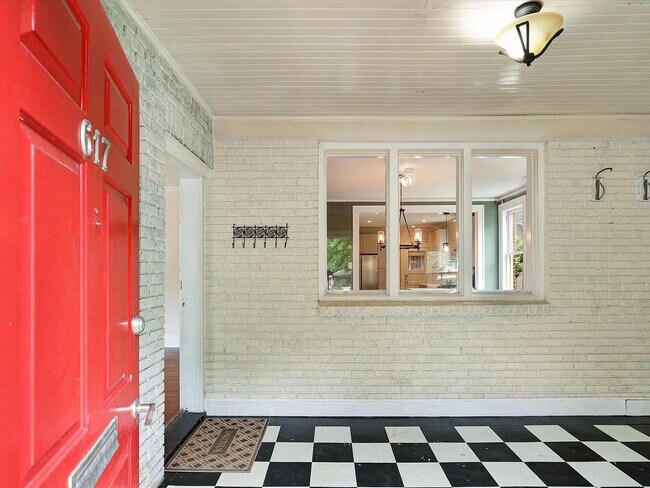 Foto del edificio - 617 E 49th St