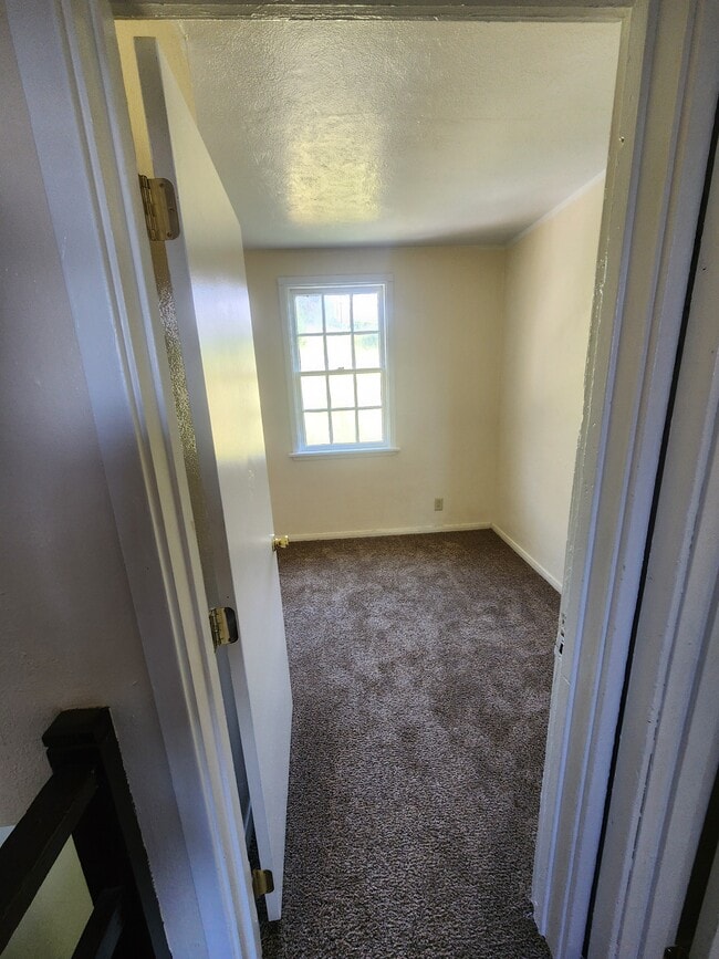 Building Photo - 1417 NW Carden Ave