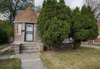 Building Photo - 14867 Hubbell Ave