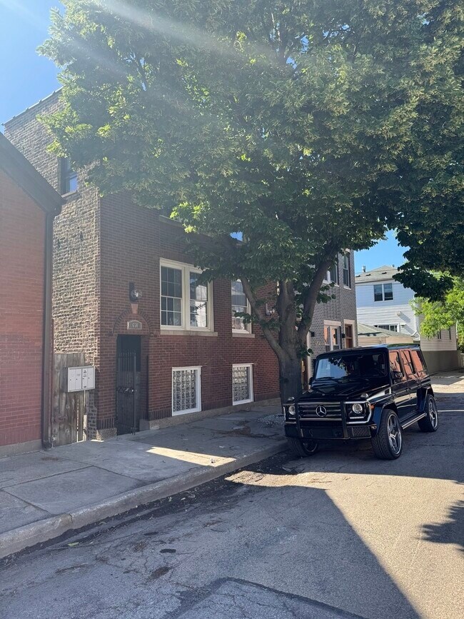 Building Photo - 650 N Talman Ave