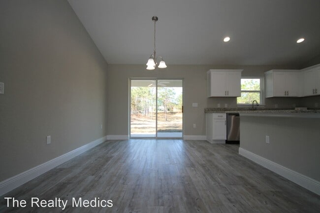 Building Photo - 3 br, 2 bath House - 32 Fir Dr