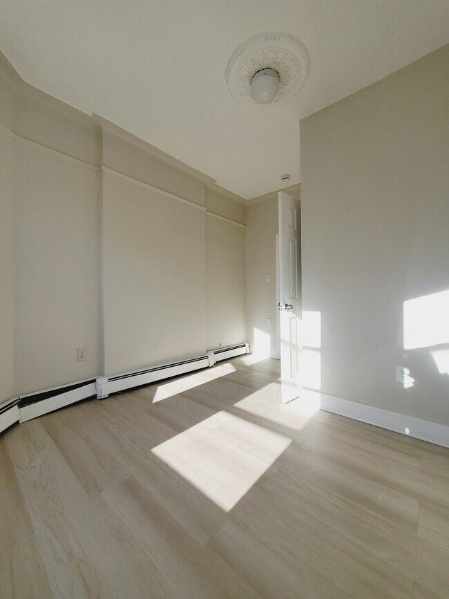 86 Bostwick Ave 3L - 95 Bostwick Ave