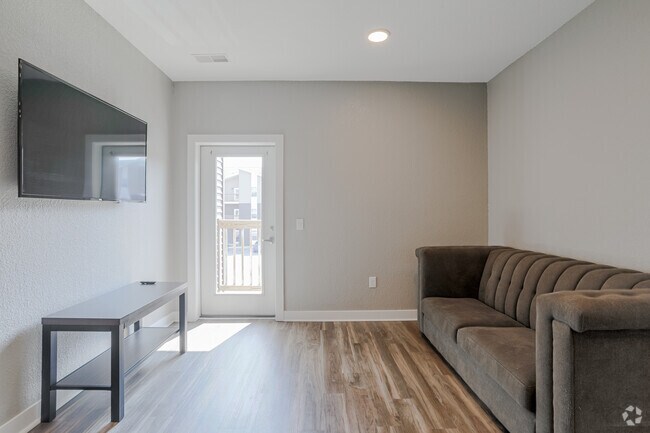 4 HAB, 2 BA - Sala de estar - Eight Thirty Water Tower