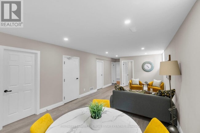 Photo du bâtiment - 21 Little Lake Dr