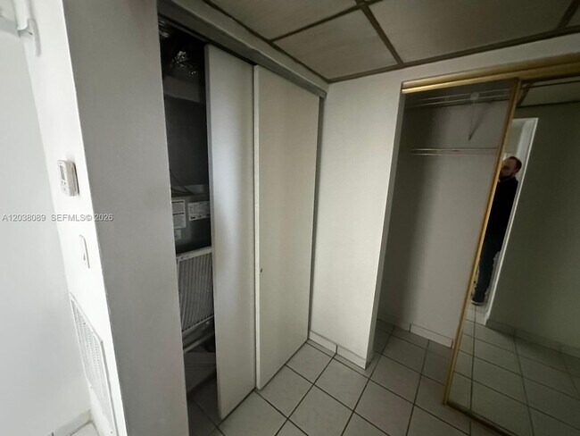 Foto del edificio - 18700 NE 3rd Ct