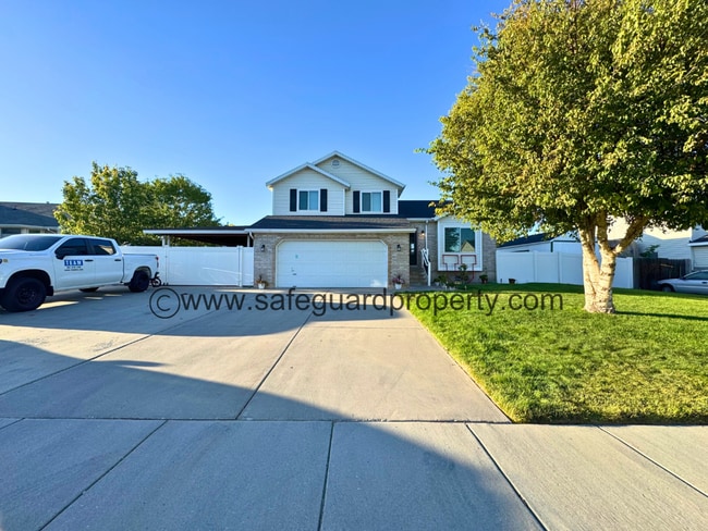 Building Photo - Welcoming Multi-Level Home for Rent in Wes...