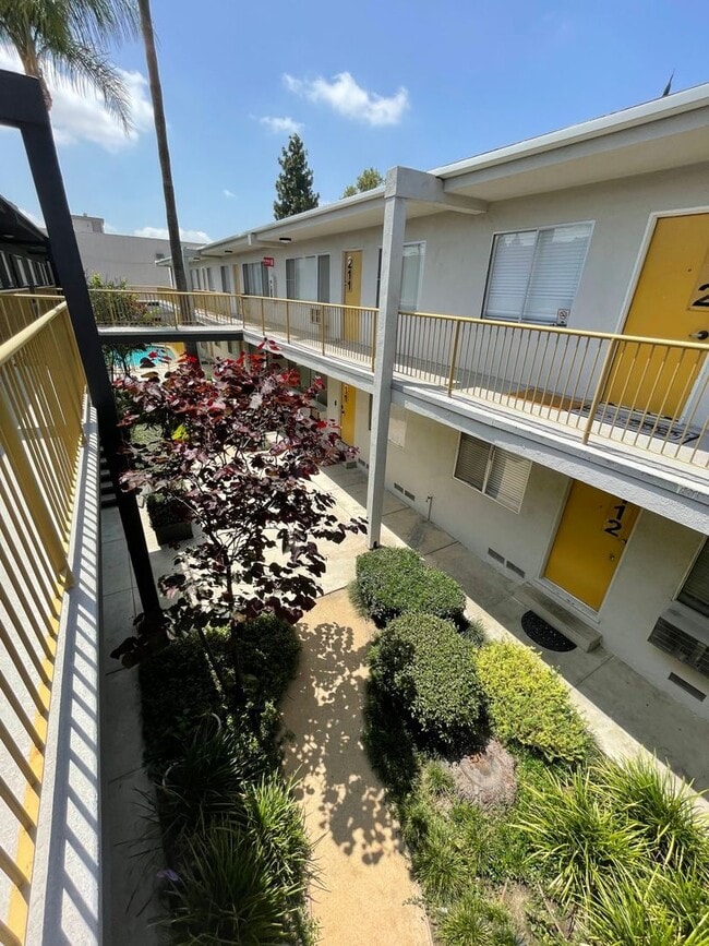 Foto del edificio - 7347 Haskell Ave