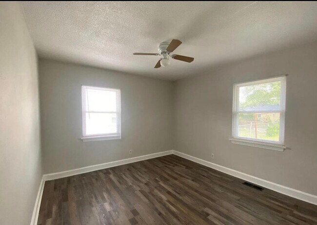 Foto del edificio - 606 N Moore Rd