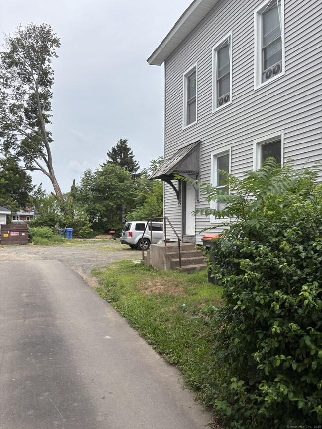 Building Photo - 65 Linsley Ave